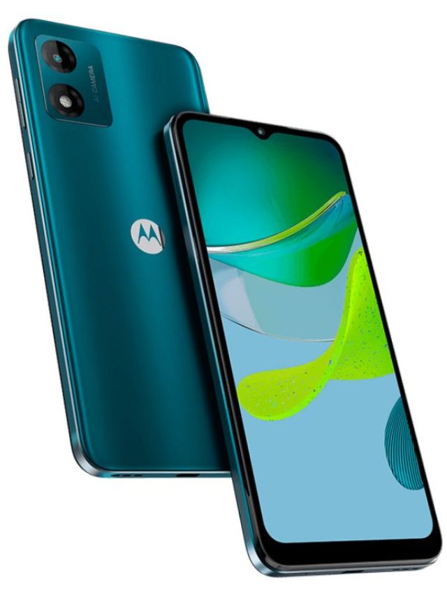 Motorola Moto E13: Tela grande e bateria durável. Veja esse review