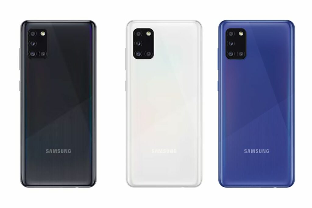 Samsung Galaxy A31 com 4 câmeras.